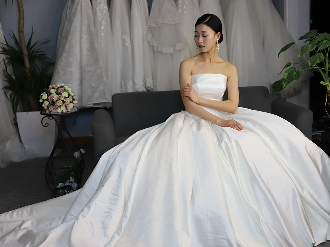 【超值租赁】齐地婚纱+敬酒服+全程跟妆