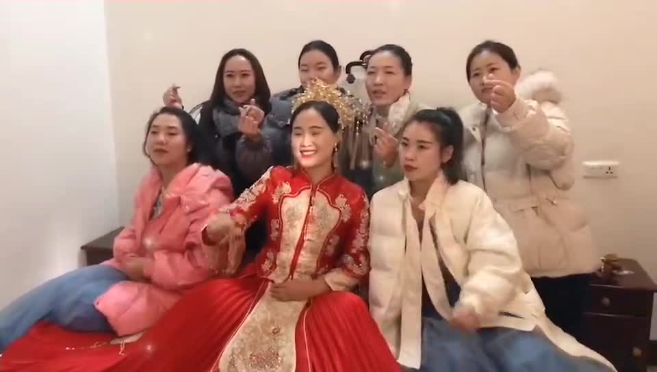 黄金档期专业全天跟妆{现预定送亲友妆}