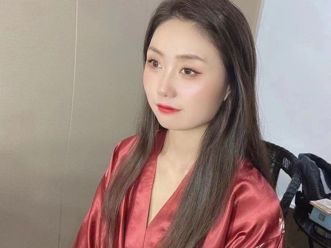 资深化妆师全程跟妆+1个妈妈妆