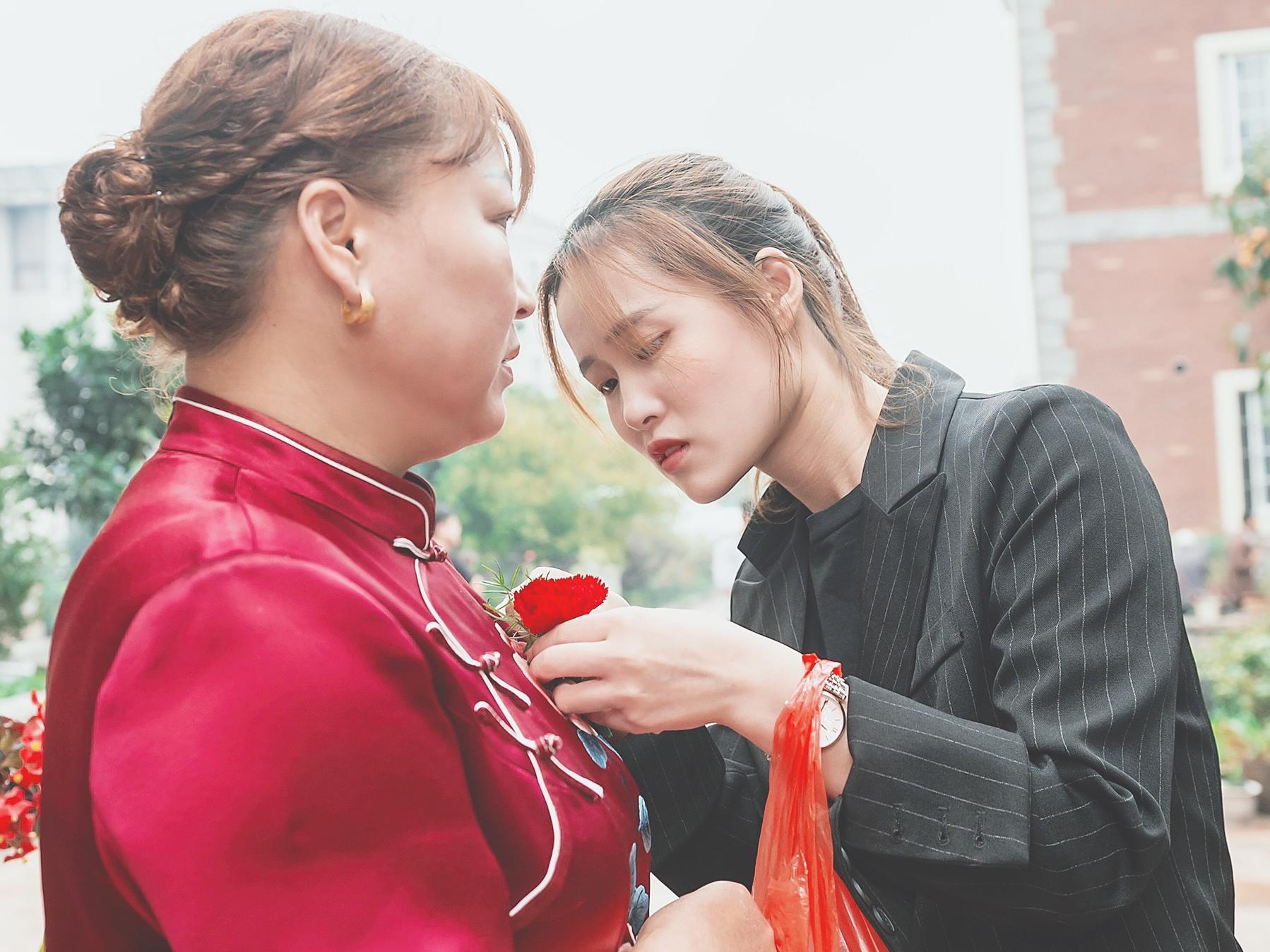 全天放心型管家一名+主持人+DJ+督导