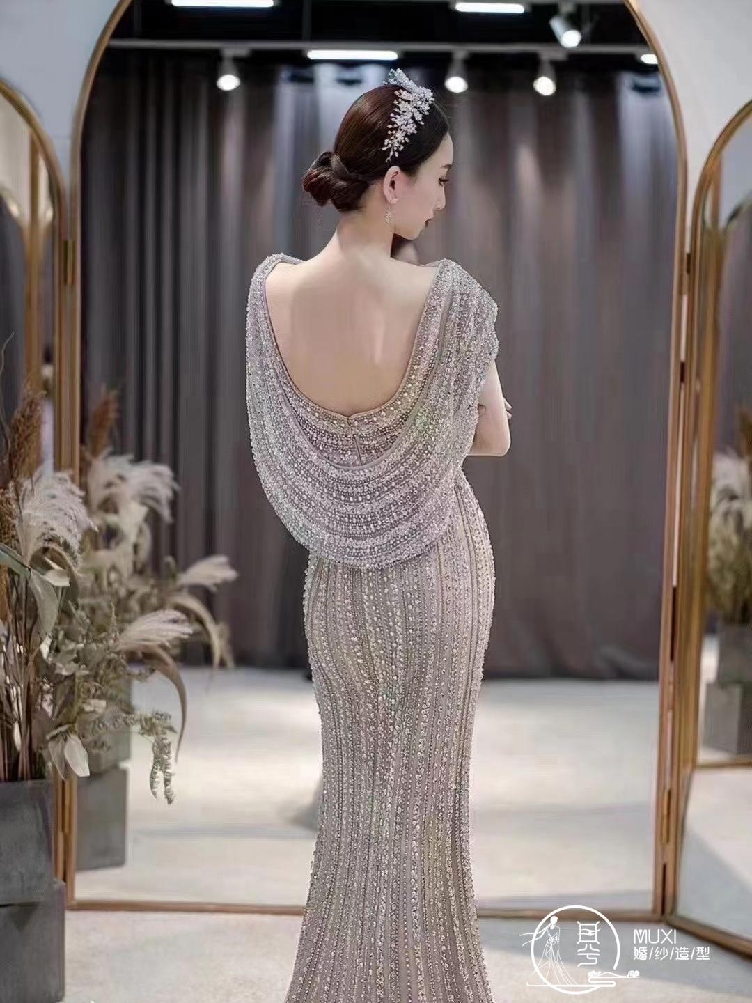 齐地纱+敬酒礼服+4件免租金伴娘服+2套妈妈装