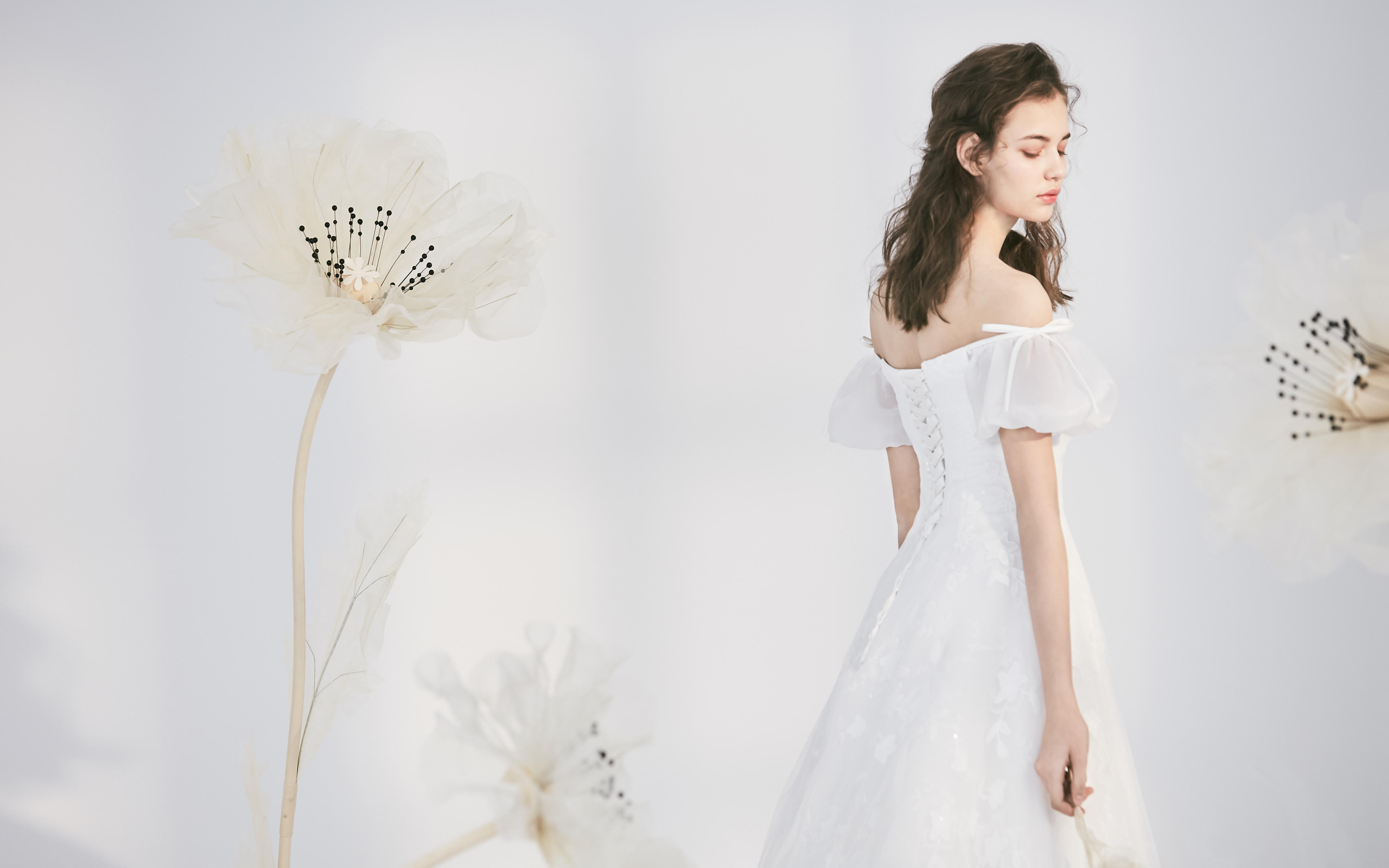 经典复古蝴蝶结泡泡袖仙纱蕾丝U型领小拖尾A裙