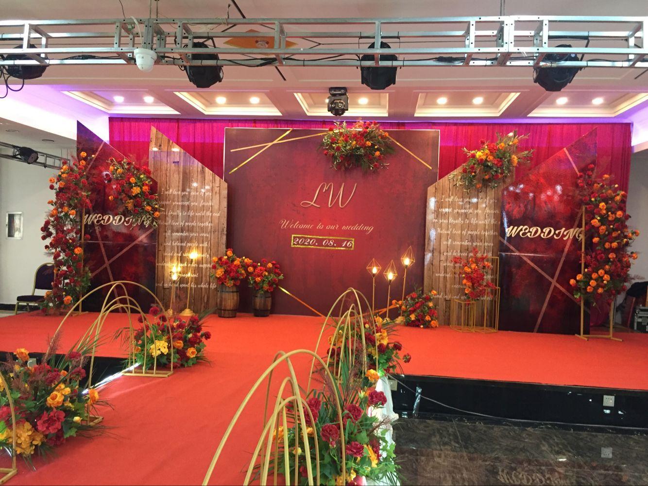 深色系复古大气红金色婚礼