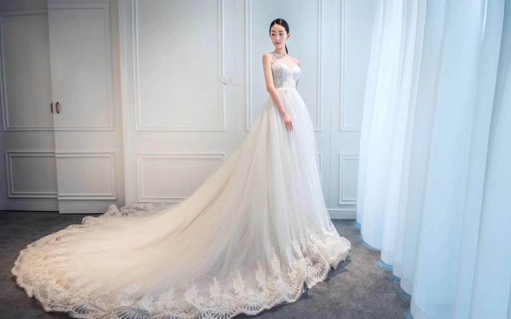 奥莉莎婚纱_德莉莎图片