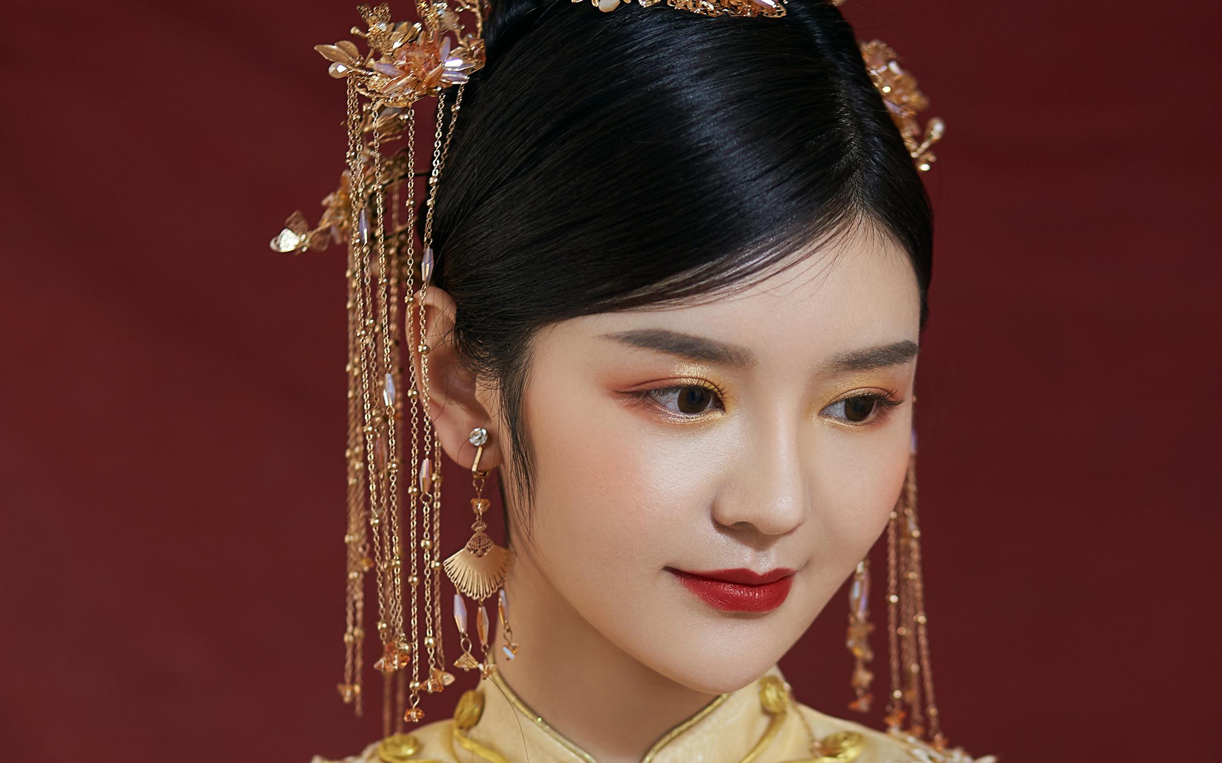MUMU时尚新娘中式妆容