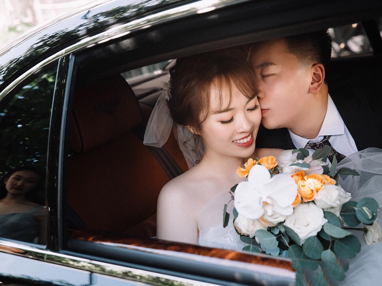 【限时抢】免费试纱！婚纱+跟妆+定制男士西服