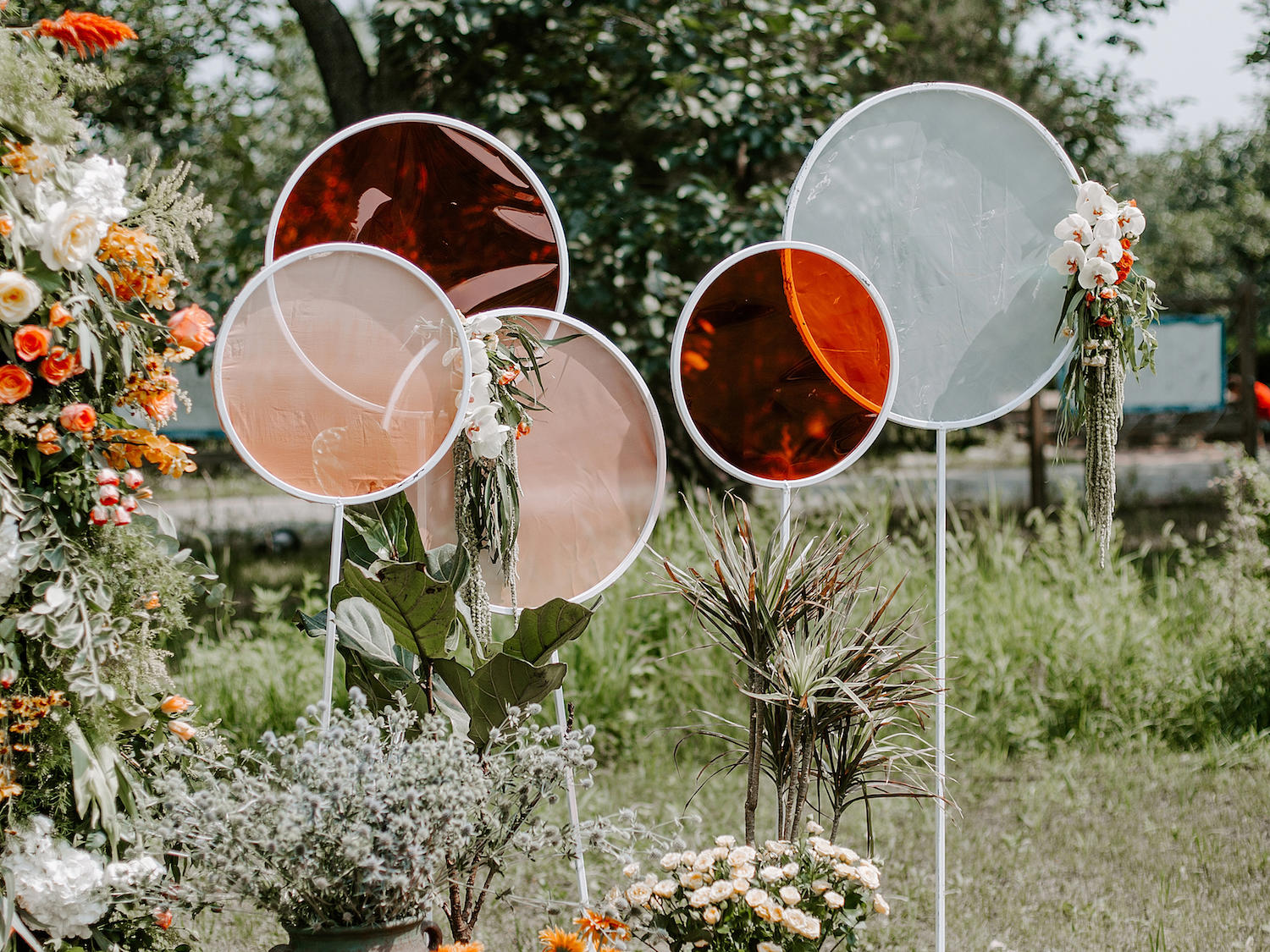 户外草坪小清新黄橙色婚礼