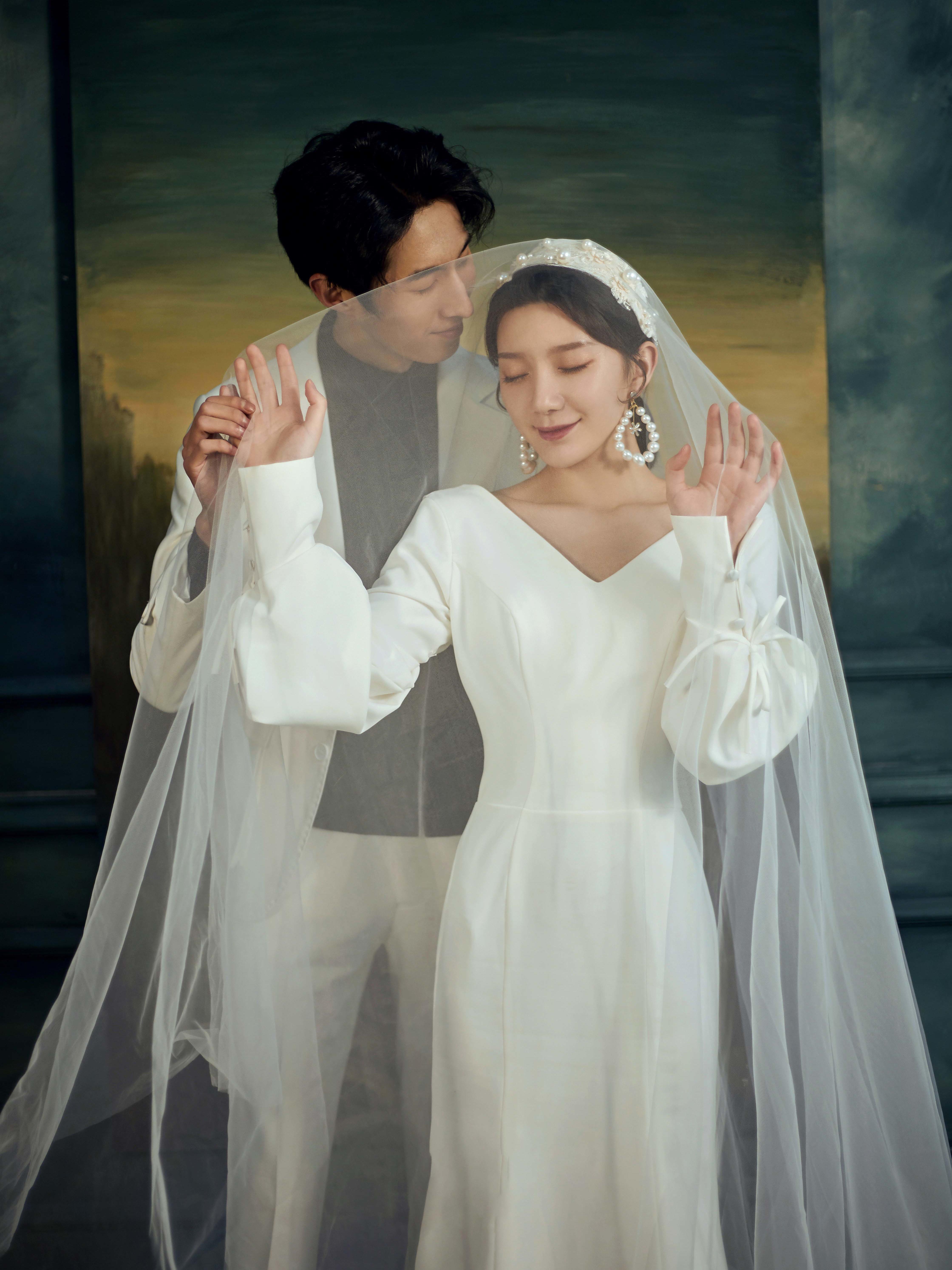 【天使星享套系】新娘跟妆+3套婚纱礼服 