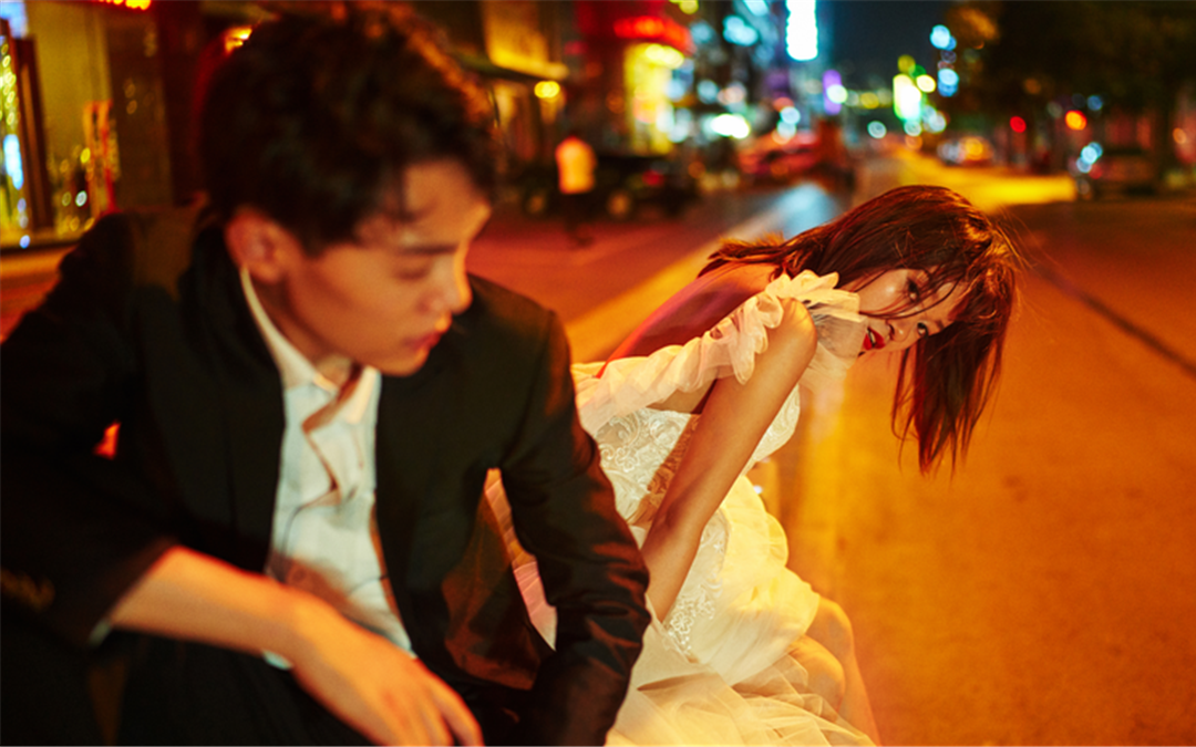定制潮拍丨婚紗任選丨底片全送丨一對一服務(wù)
