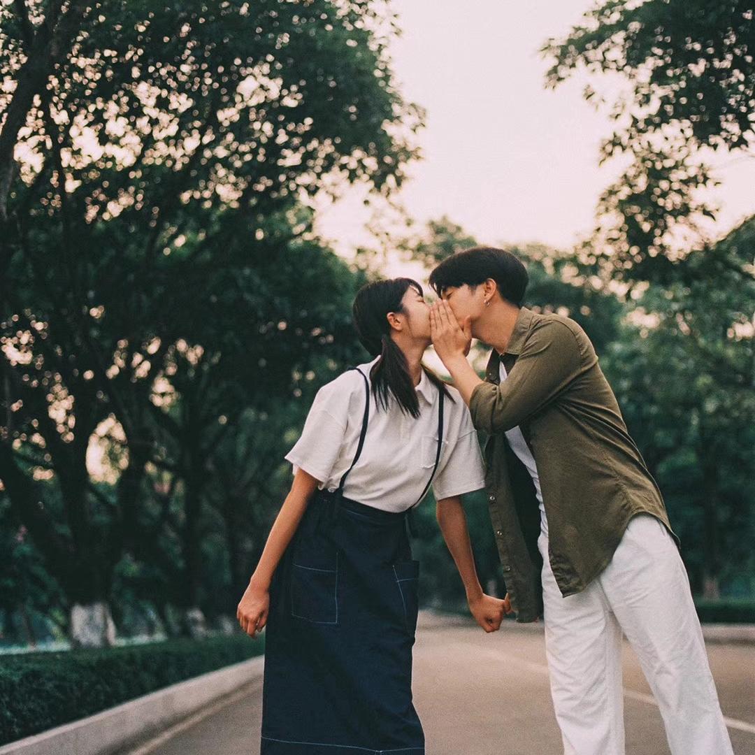 一套衣服500.4套起拍