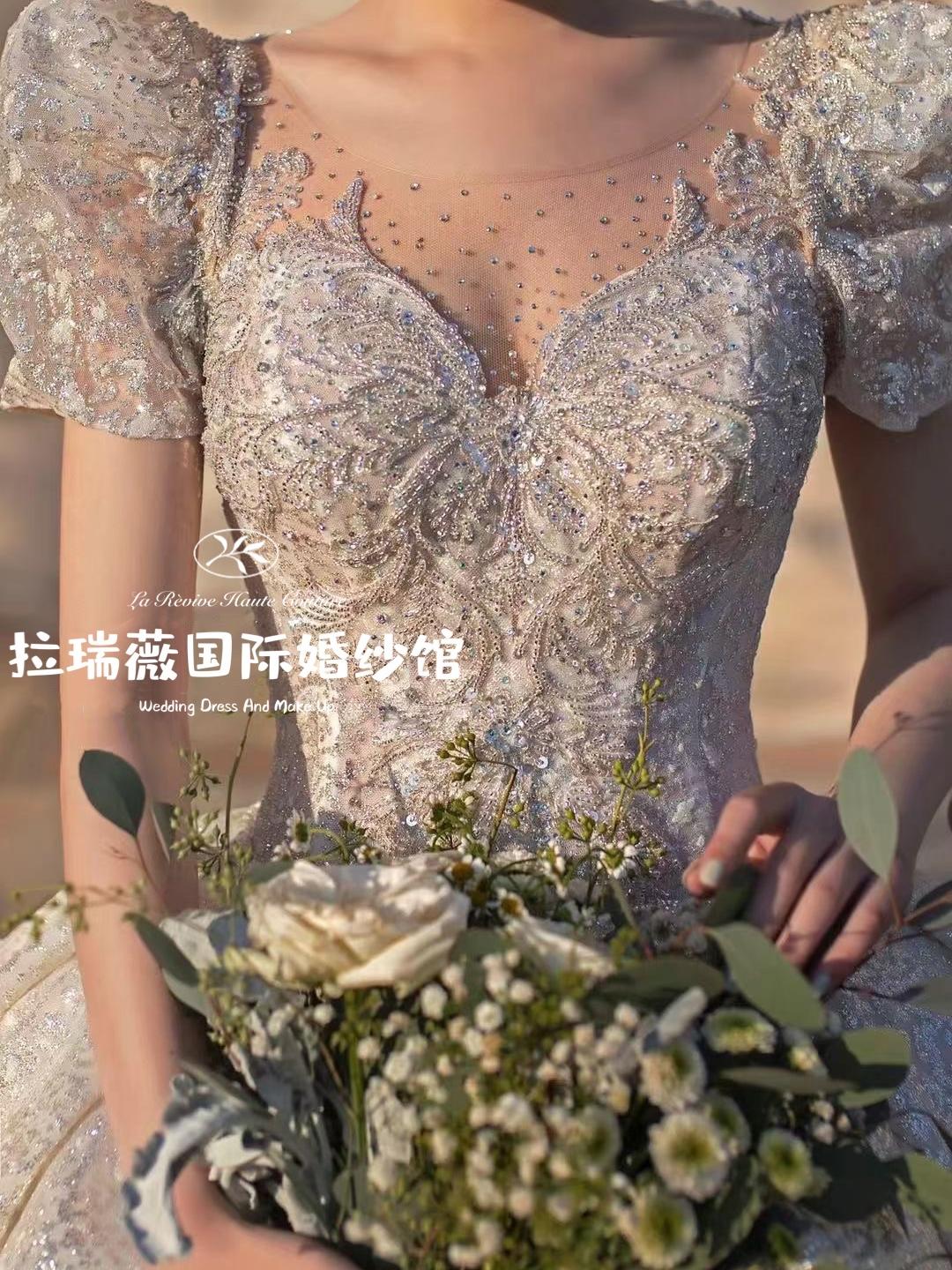 拉瑞薇【超值网红同款】高定品牌婚纱+铂金级跟妆