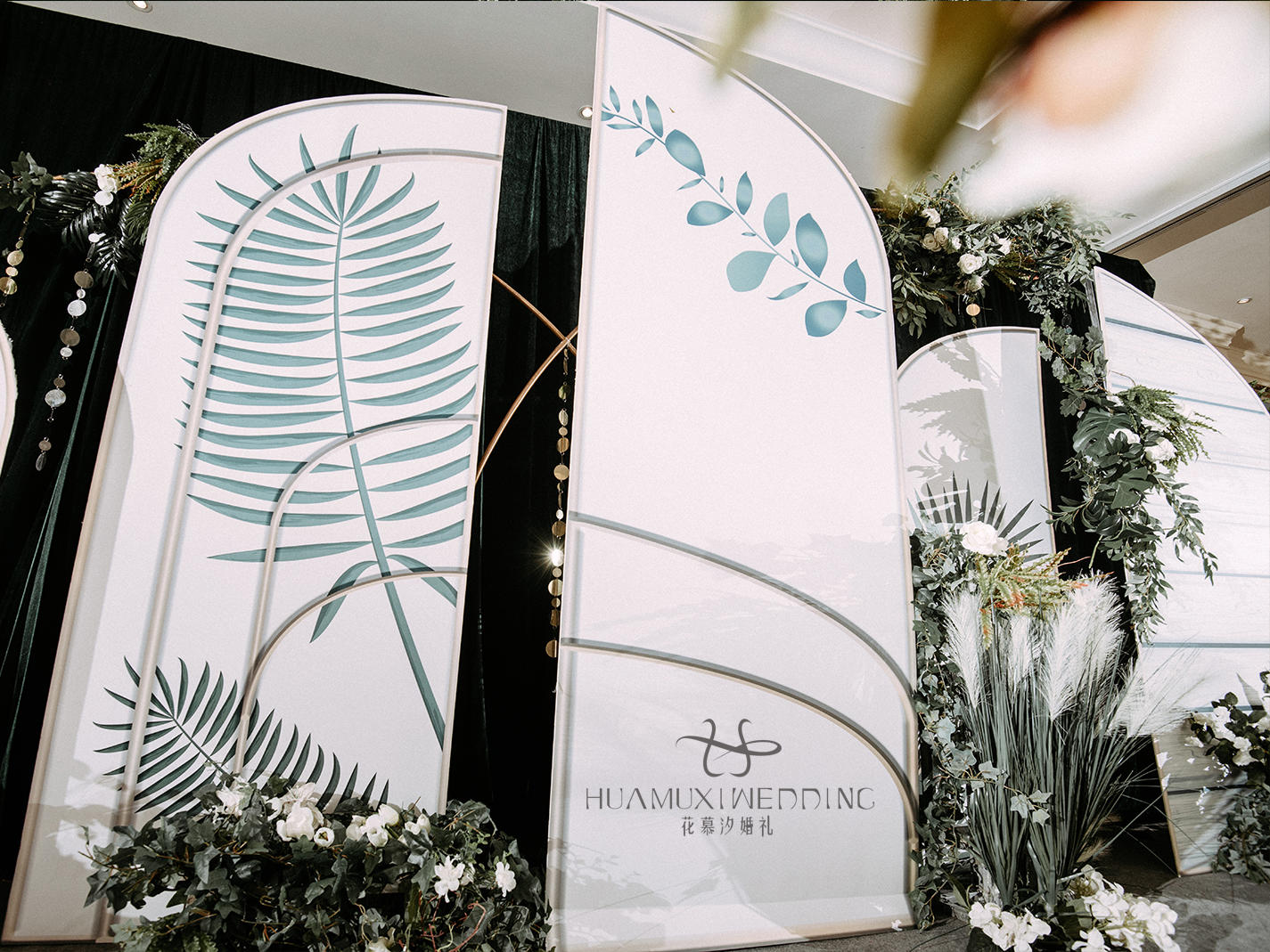 【持续经典的色系搭配】新娘们的百搭选择