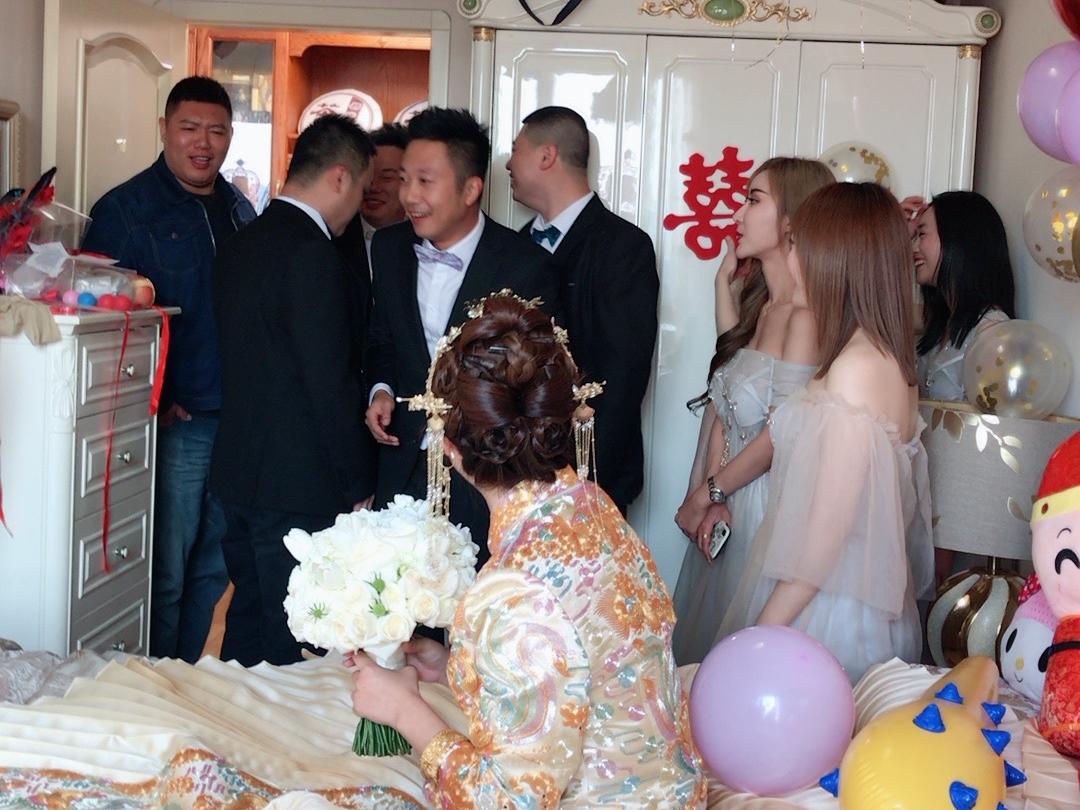 榜单热销资深化妆师全天跟妆 赠 亲友妆