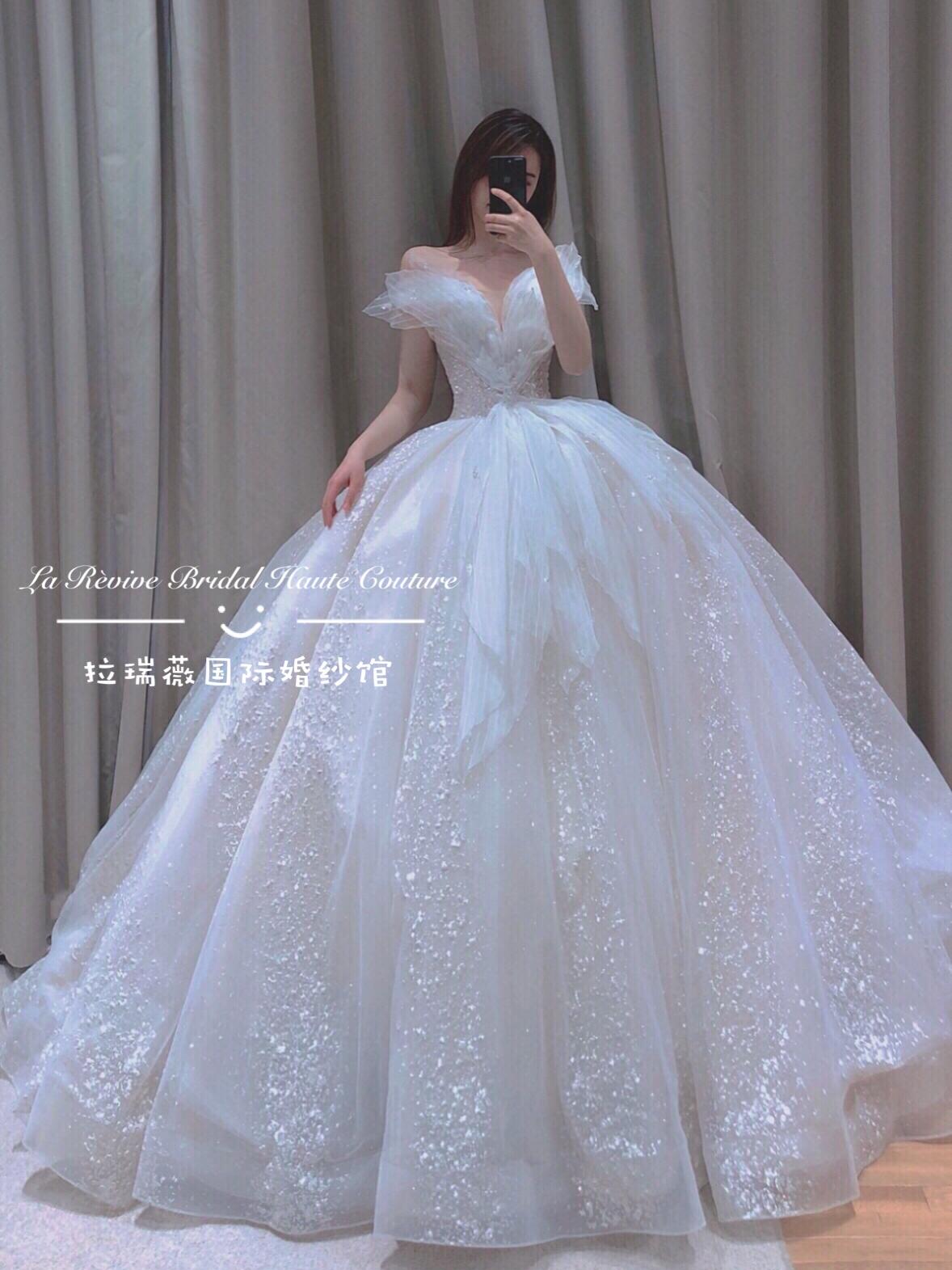 拉瑞薇【超值网红同款】高定品牌婚纱+铂金级跟妆