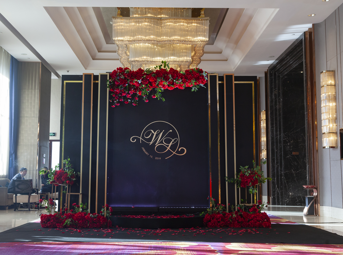 奢靡红配神秘黑    简洁但很有层次