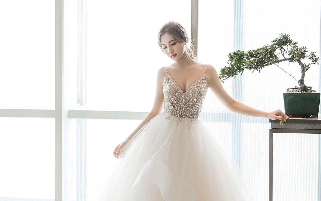 新品预告 吊带轻纱小拖尾 