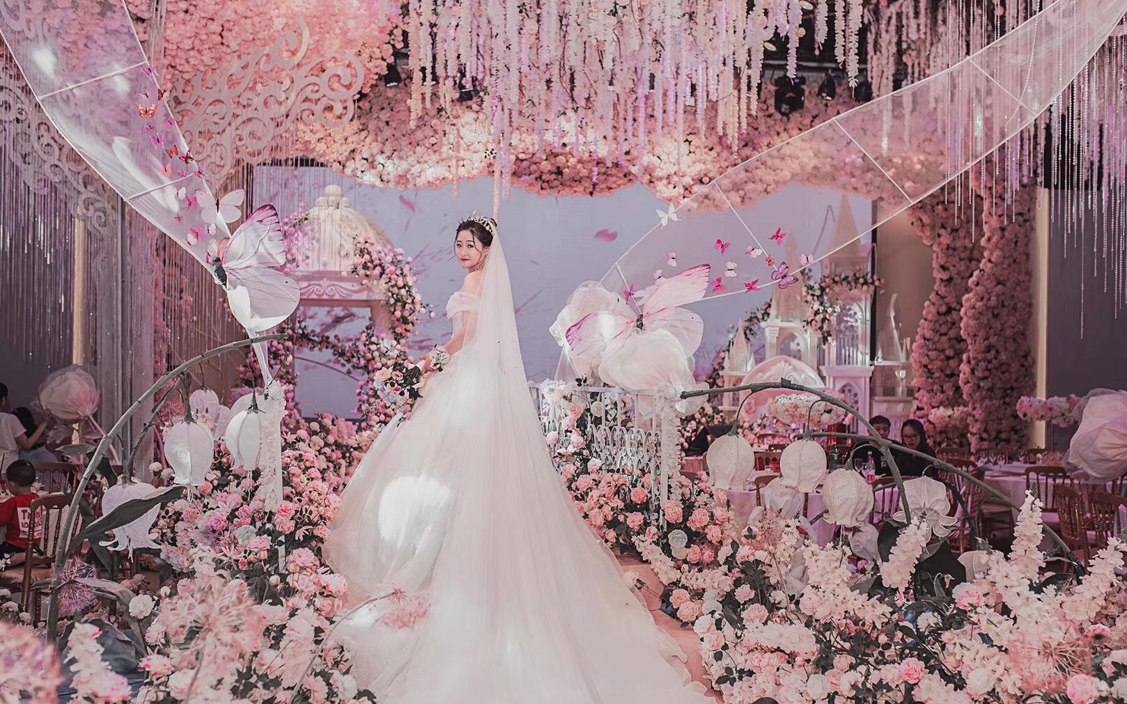 愿你所爱之人陪你看尽所有美好