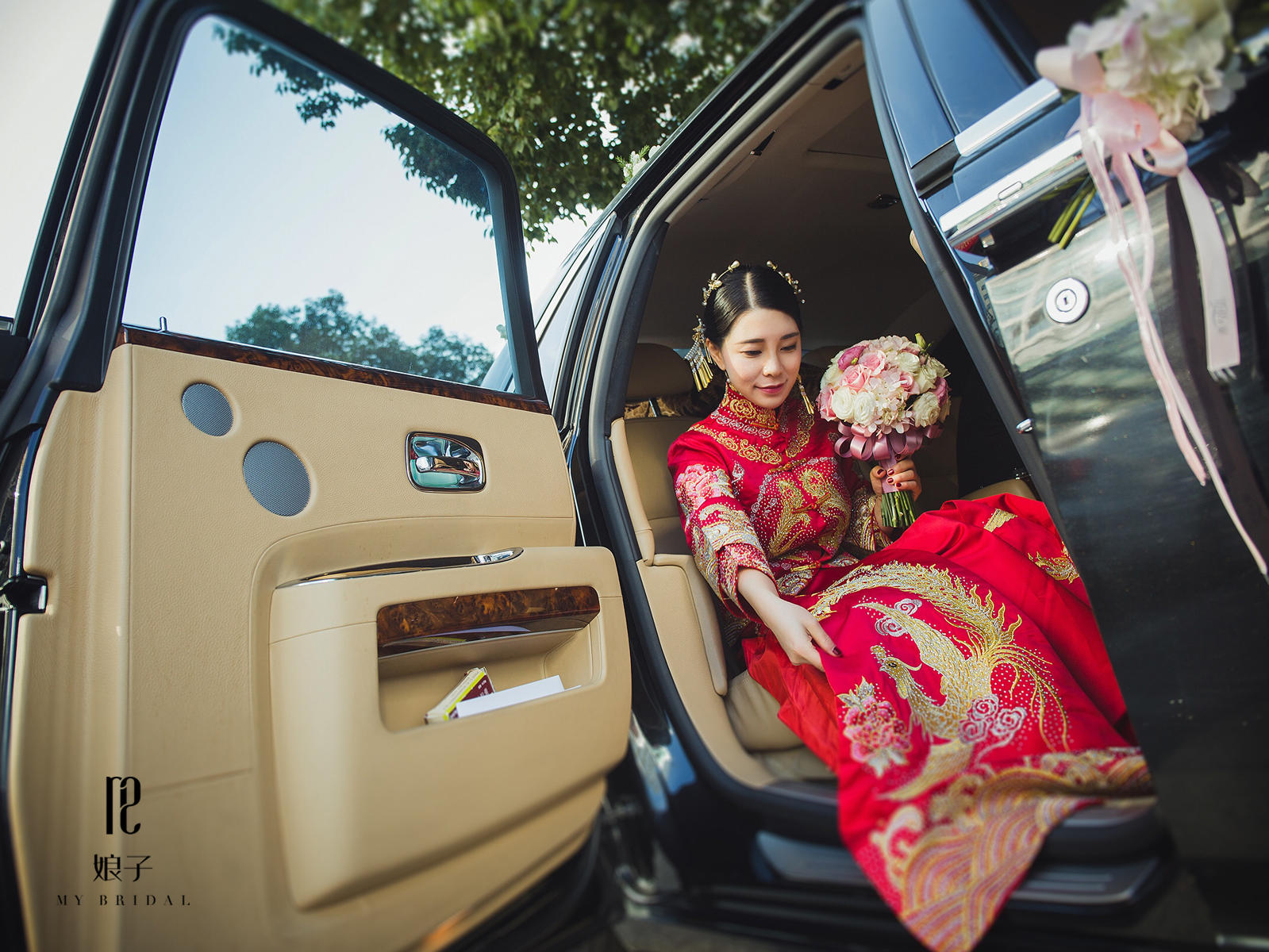 双凤中式礼服可铺床出门服