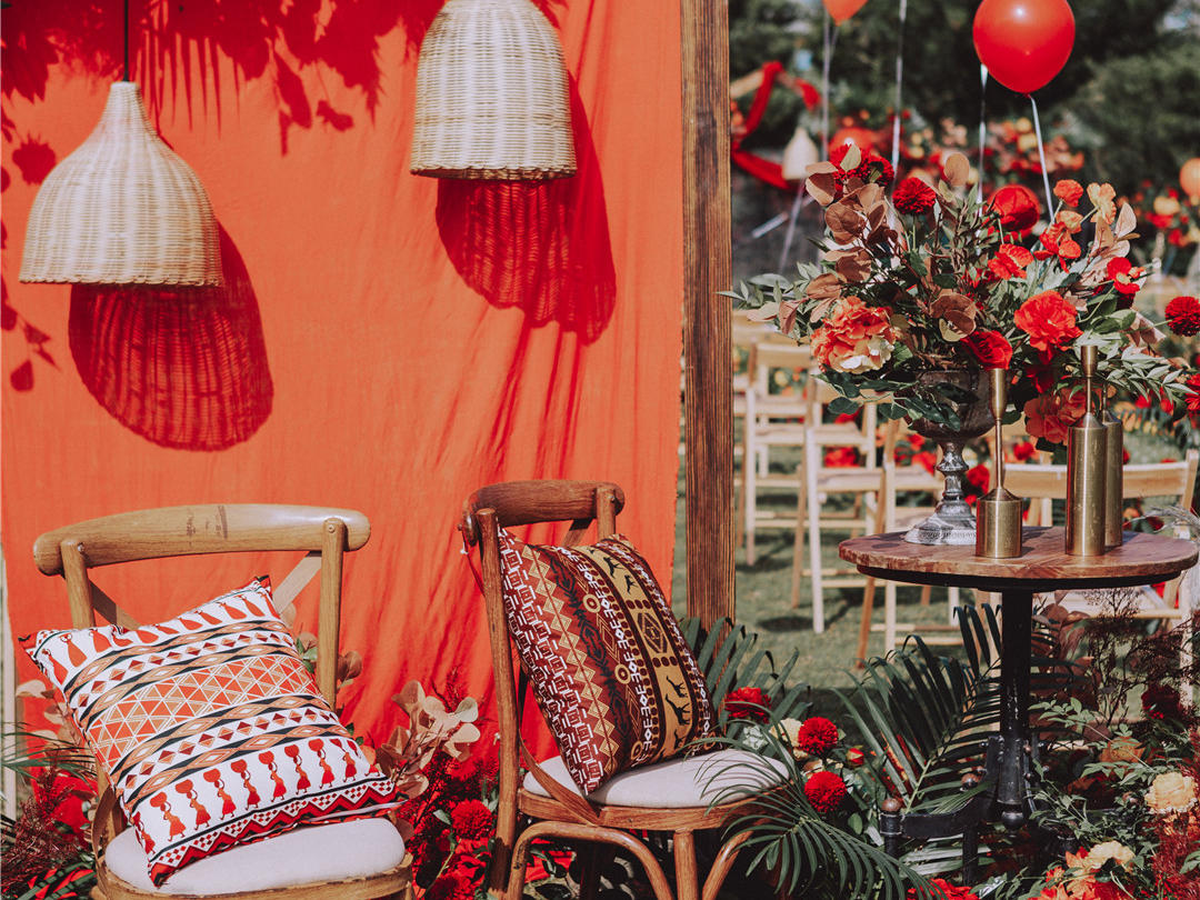 户外草坪田园复古橘色系婚礼小预算