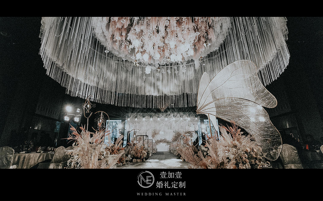 wedding | 坠 落 花 海