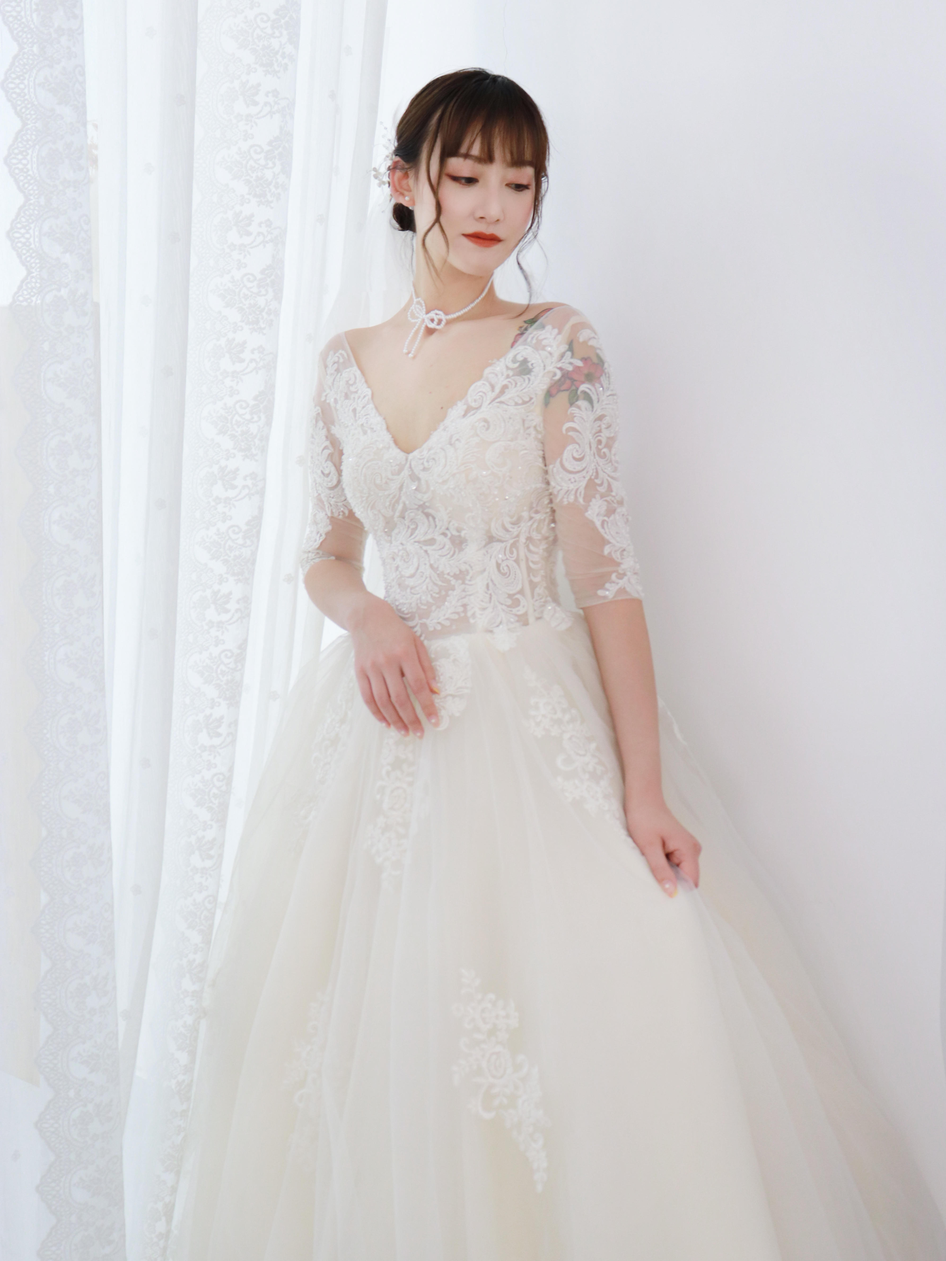 【也宁婚纱】3件套租赁  齐地主纱版