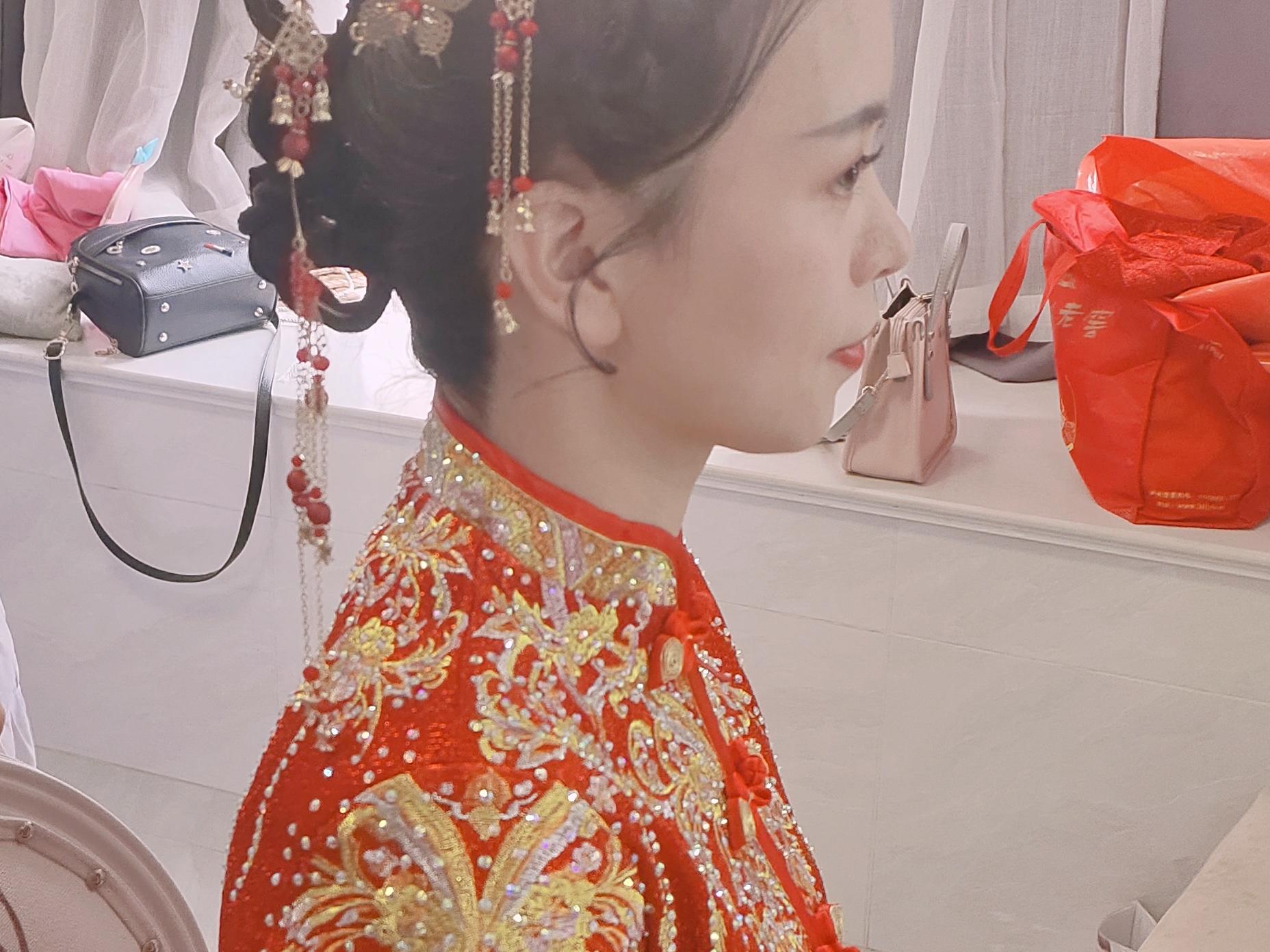 【女神必选】 高级化妆师全天跟妆3造型+2亲友妆