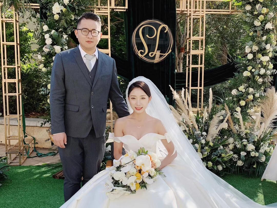 【榜单热销】资深档全天跟妆定制造型+送亲友装