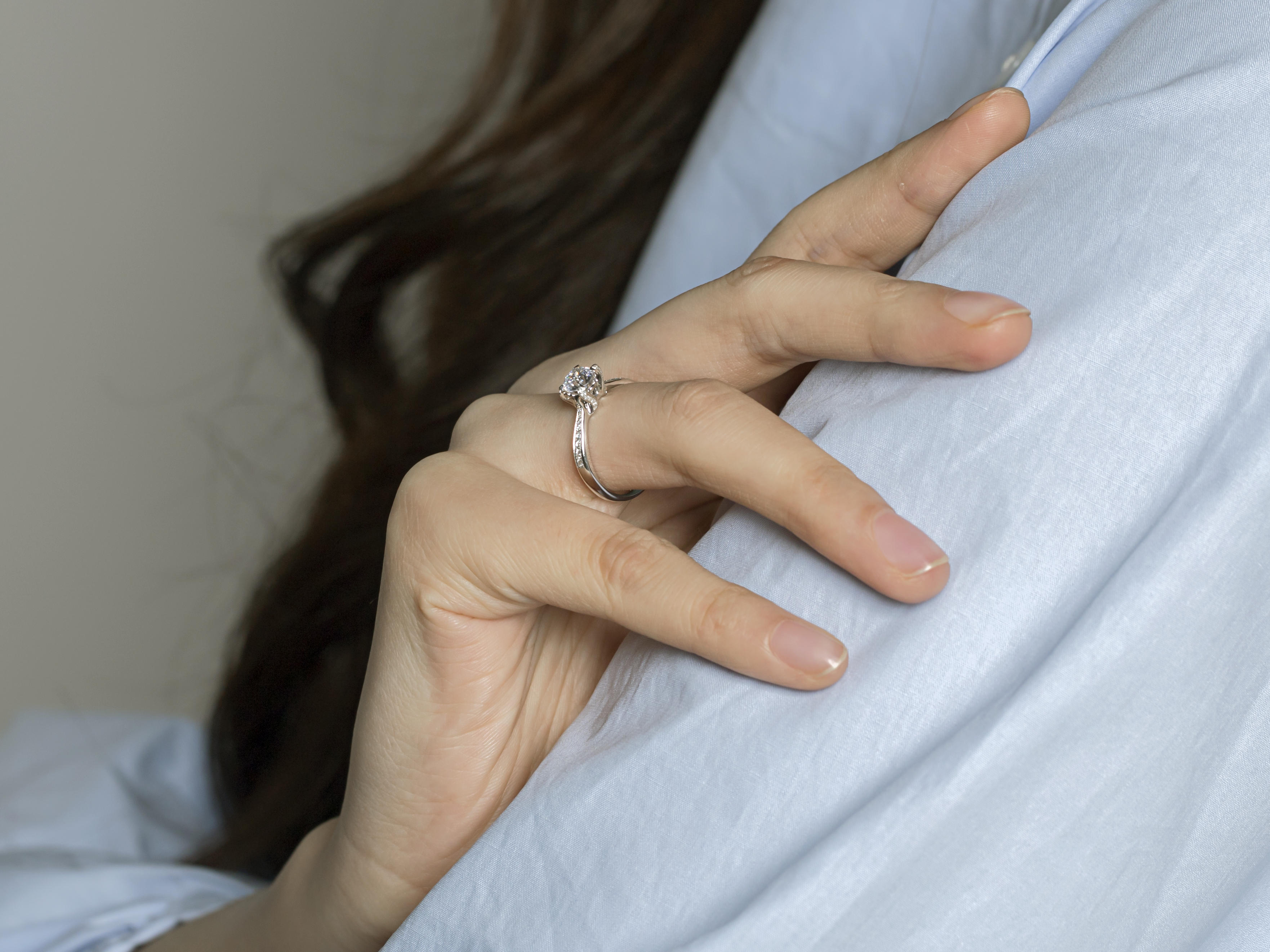 钻戒正品女18K玫瑰金白金真钻石戒指订婚求婚钻戒