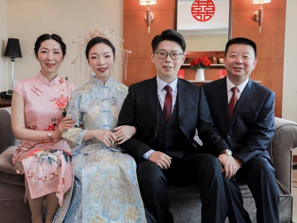 昆明资深婚庆摄影，婚礼跟拍，赠送精修40张