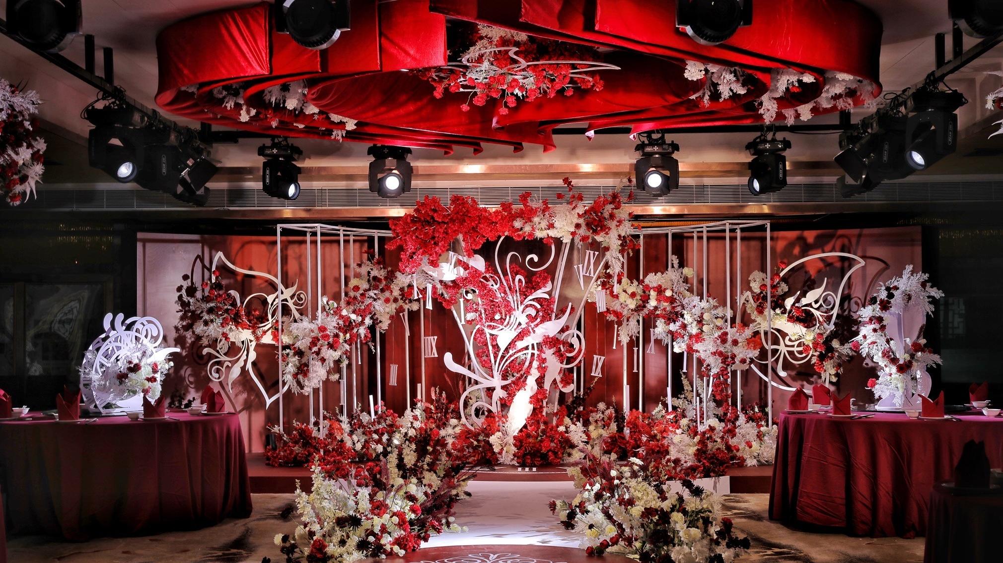 【高贵复古红色系】新概念婚宴套餐（酒席+婚庆）