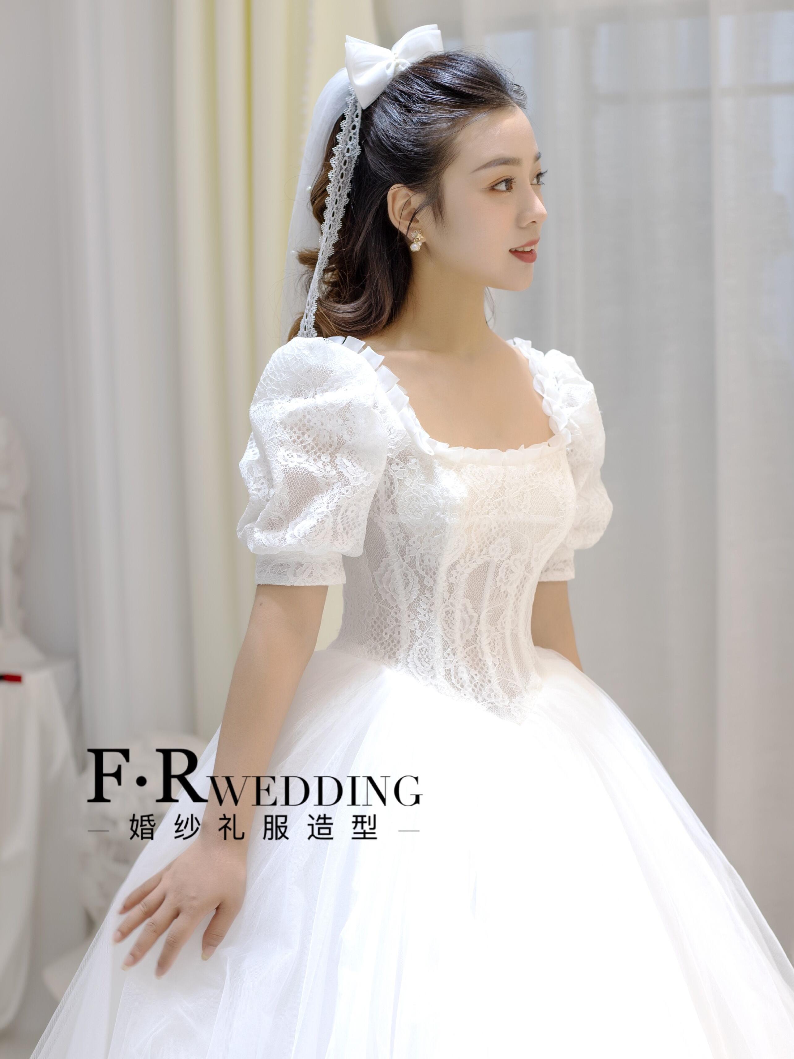 【F·R限时特惠】甄选婚纱礼服8件套+新娘跟妆