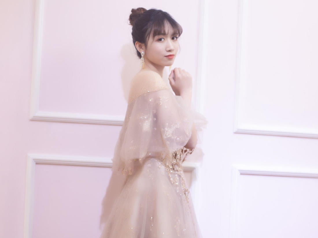 品奢进口面料婚纱套系  主拖尾纱套餐+加新娘跟妆