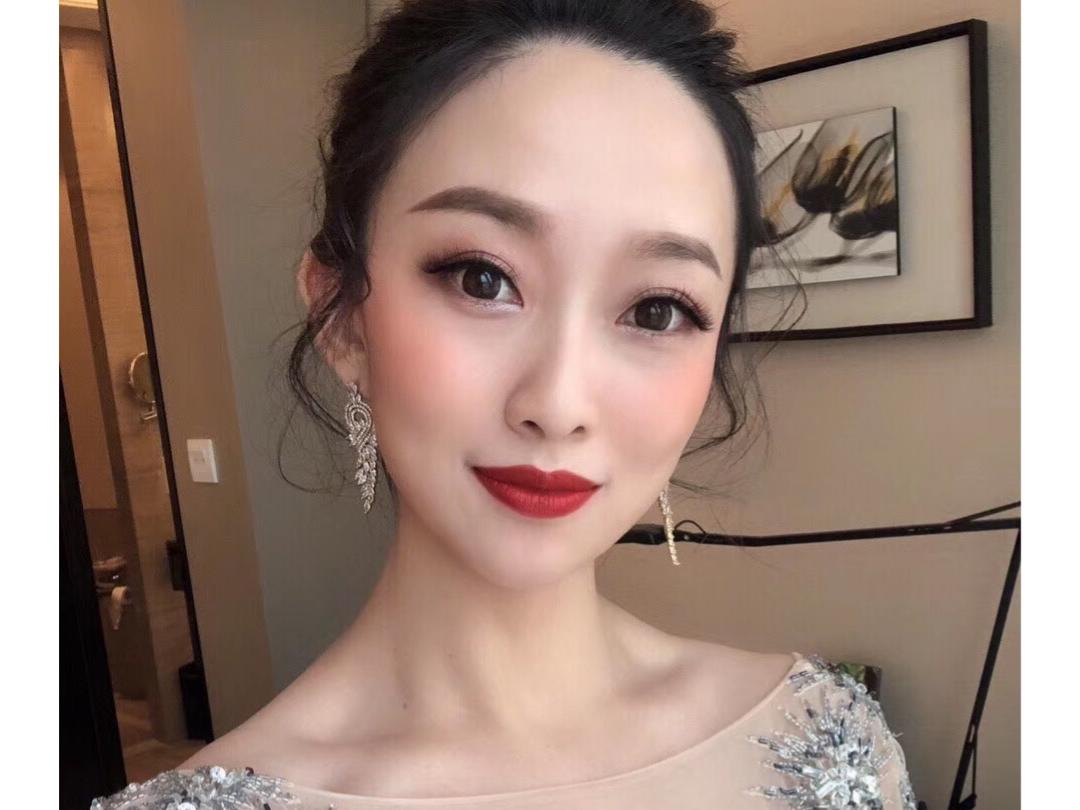 资深化妆师敬酒答谢妆面+造型一组送新娘美甲