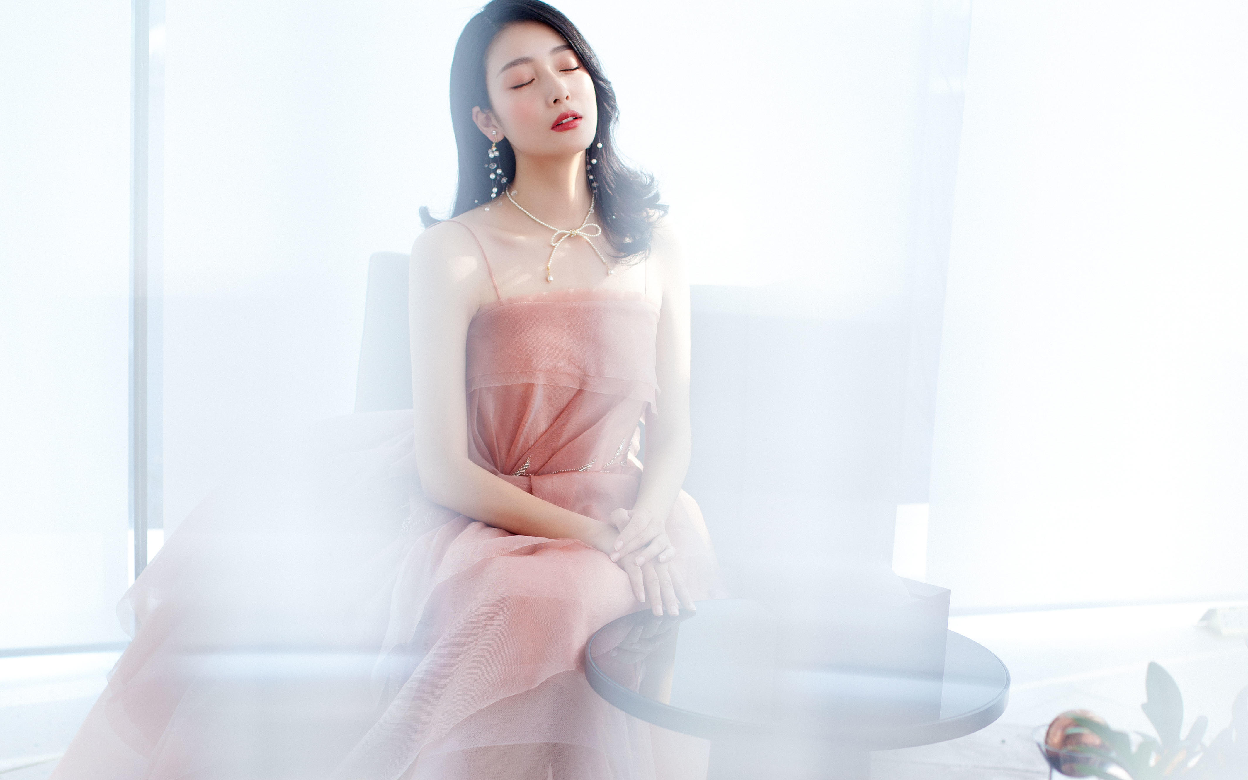 Bridal Queen · 粉色吊带不规则蓬蓬