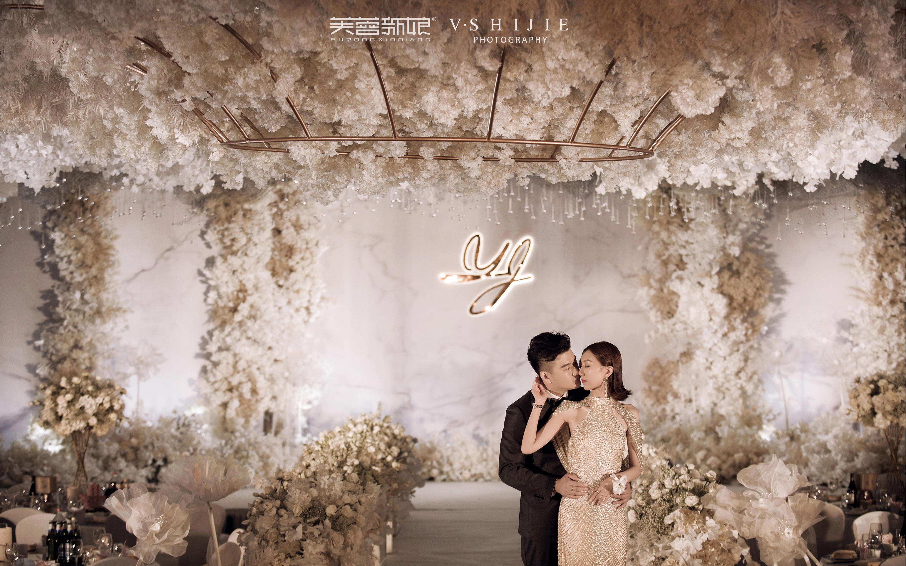 壹纱超重工金色奢华礼服客片