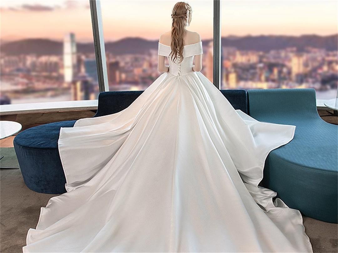 首席跟妆师+奢华婚纱礼服套餐