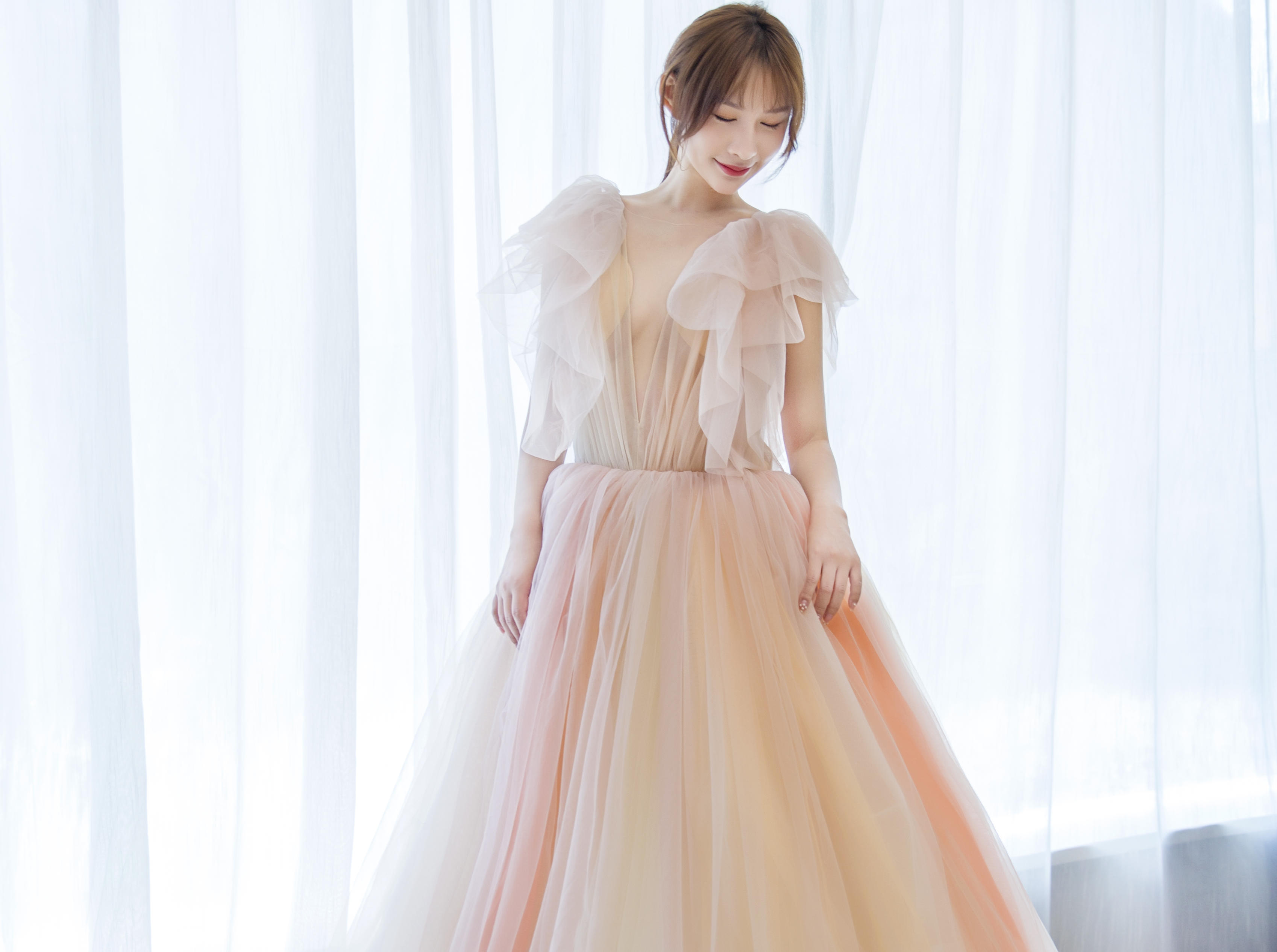 【店内热卖】品牌婚纱礼服+新娘跟妆套系