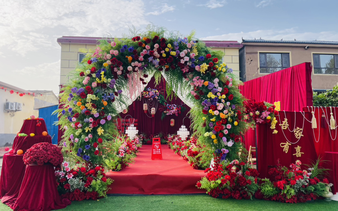 【驻马店鑫囍婚礼策划】挑高背景庭院浪漫婚礼