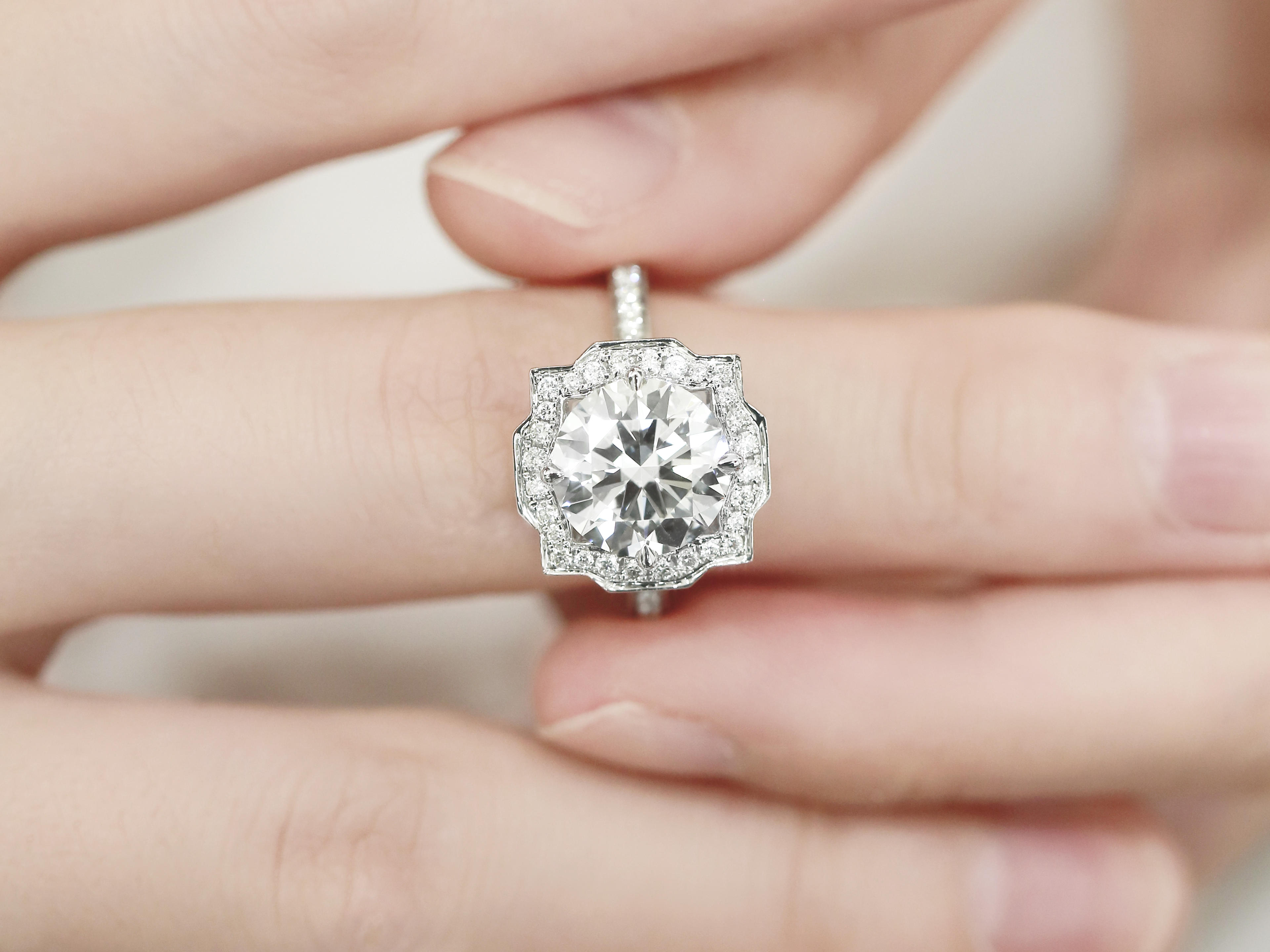 3克拉热门围镶款钻戒《梦羽》