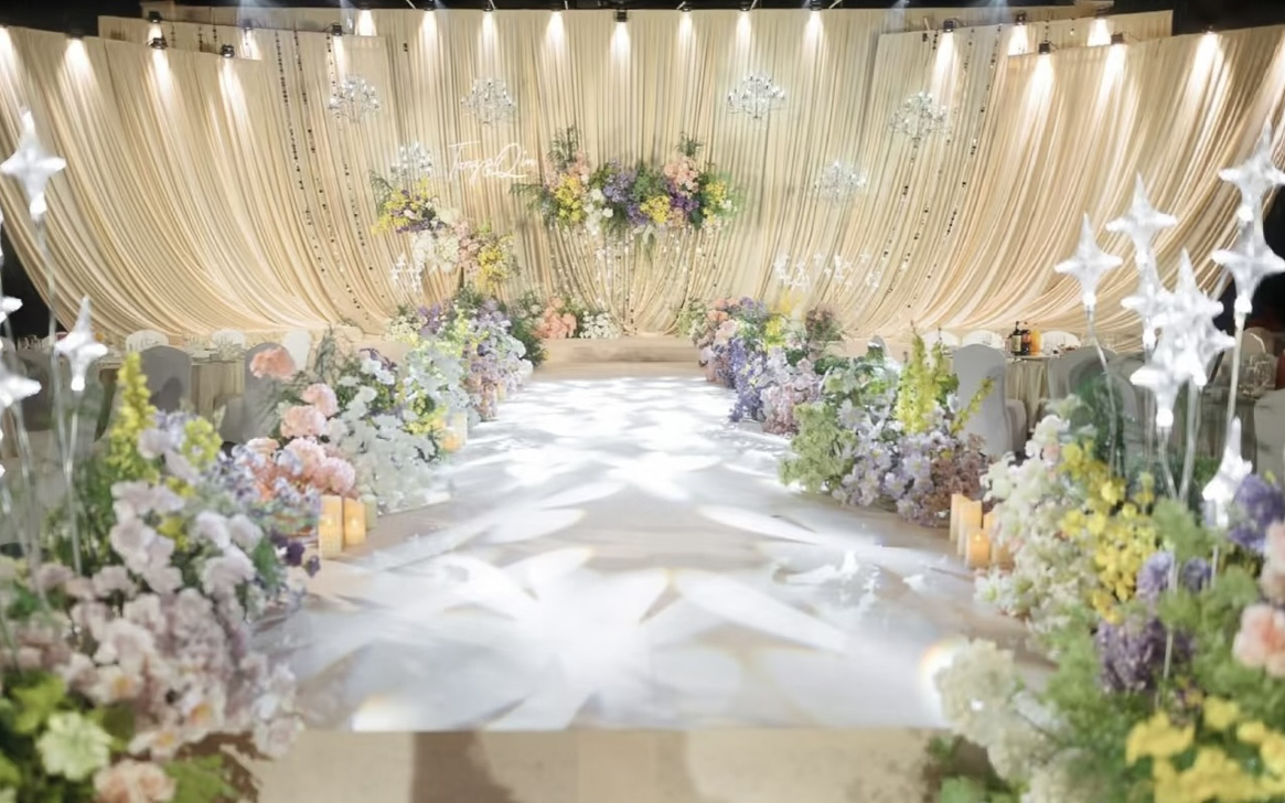 《蔓野温柔》香槟水晶布幔×多巴胺色系花艺婚礼