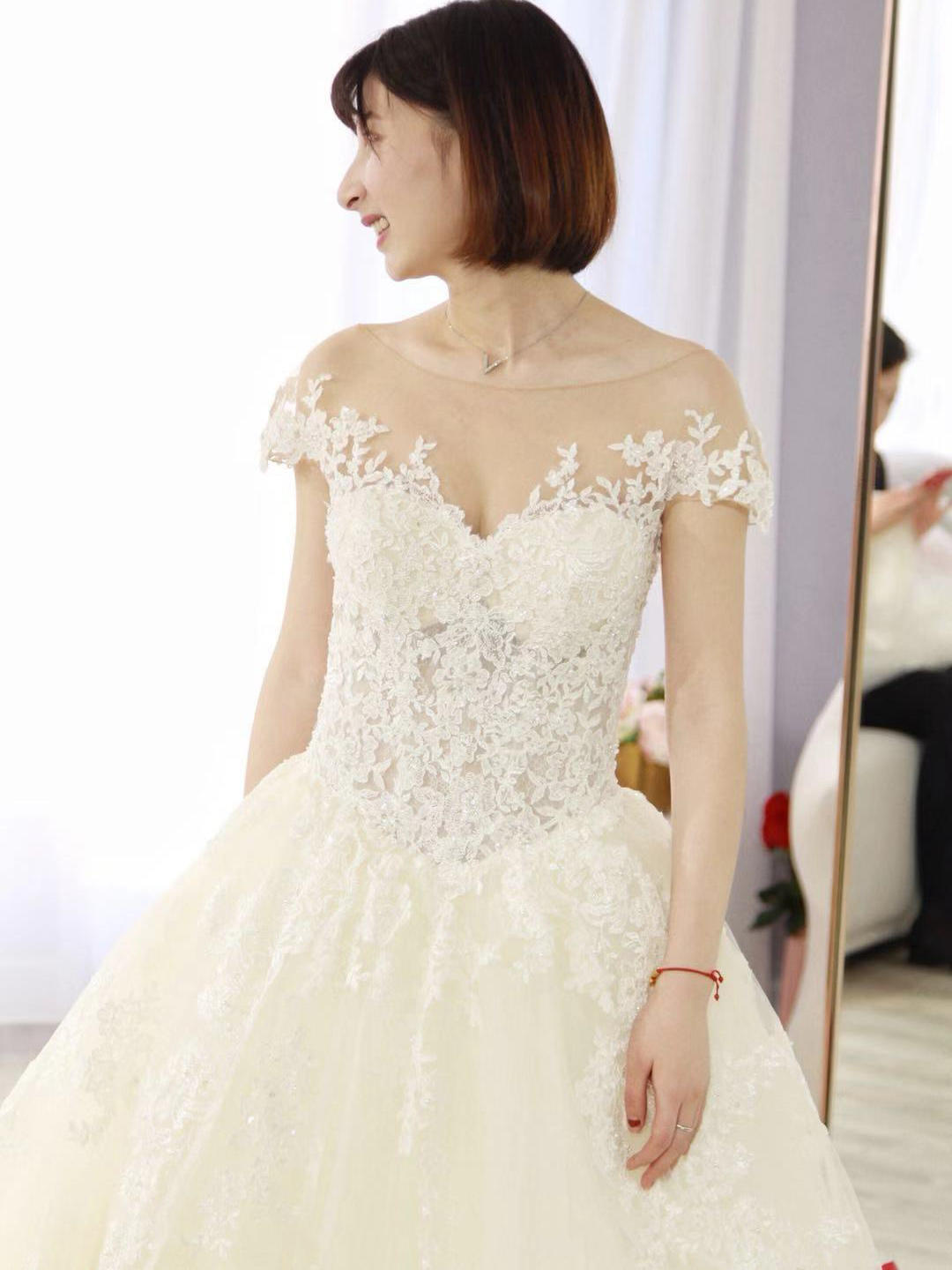 【秀禾+拖尾+敬酒服】送伴娘服+莫桑石项链+胸贴