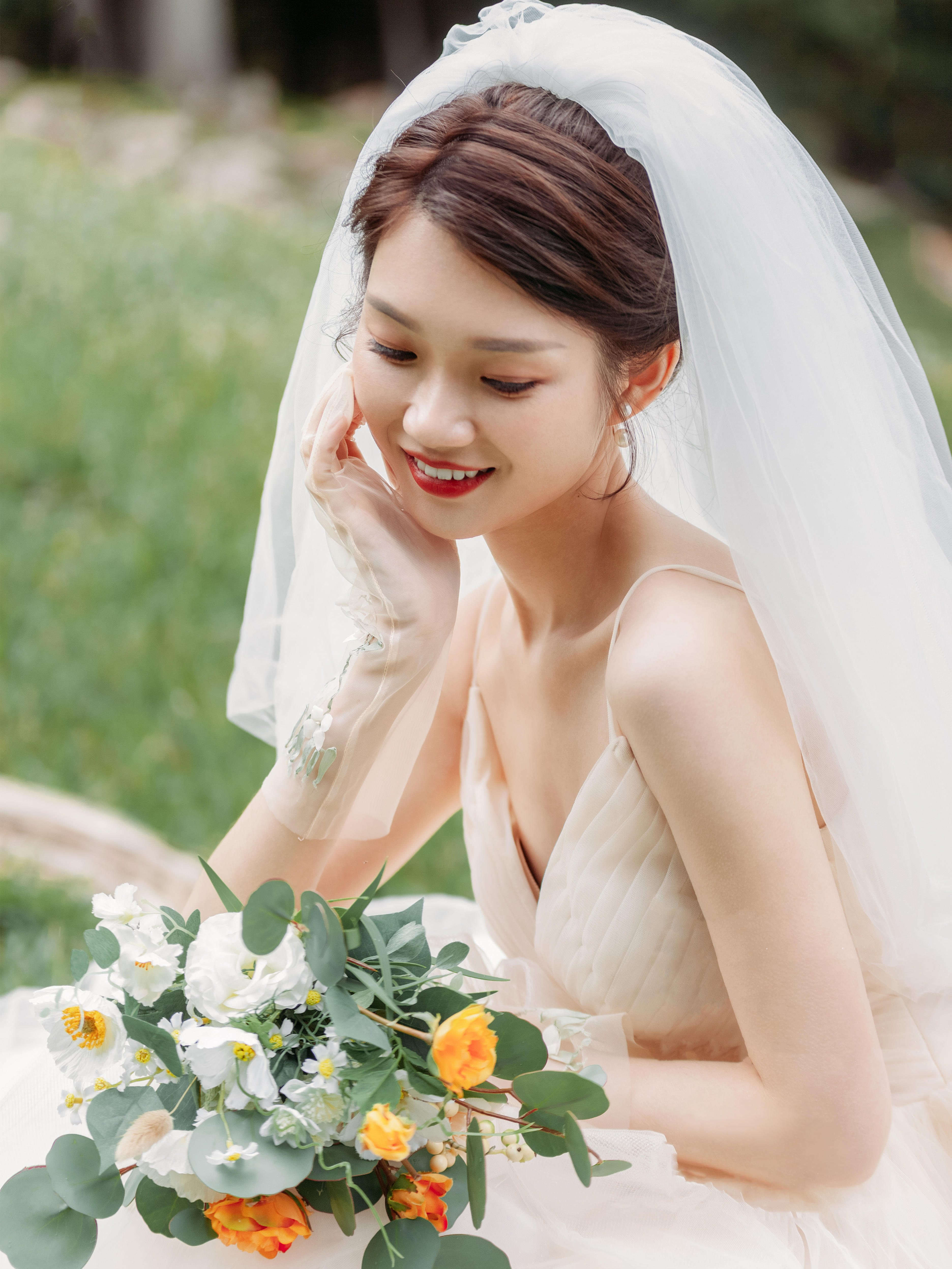 【也宁婚纱】2件套租赁  齐地主纱版