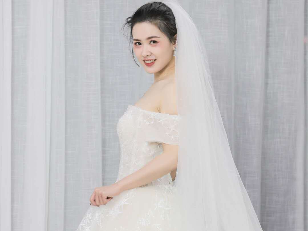 一字肩大拖尾重手工百搭款