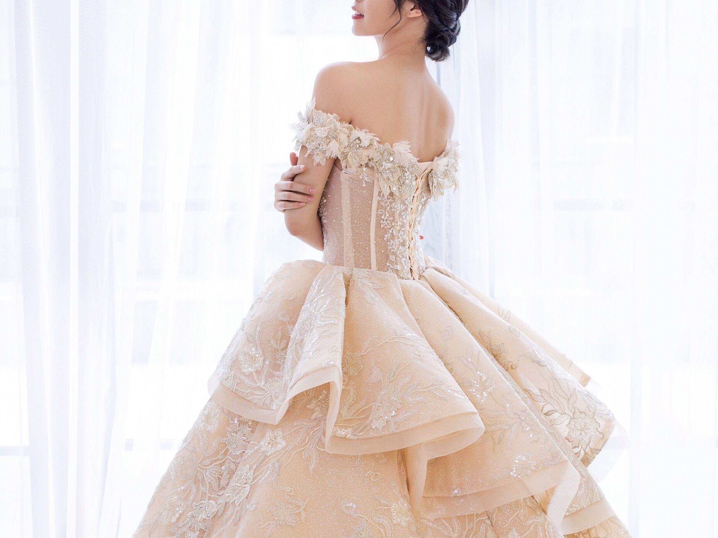 WILL高定婚纱 浪漫一字肩奢华大拖尾租赁套餐