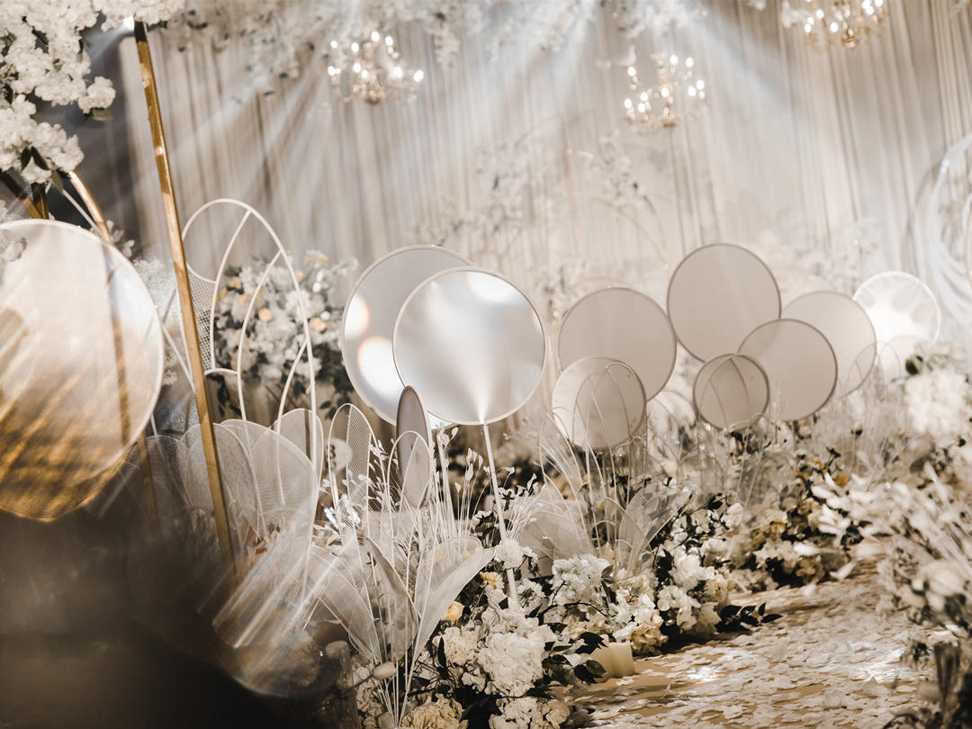 【浅笑淡然】等你为我披上梦寐的红妆，与你朝夕相对