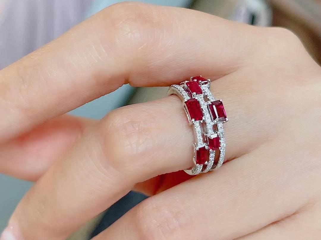 新颖时尚的设计款红宝石排戒~喜欢的小姐姐不要错过