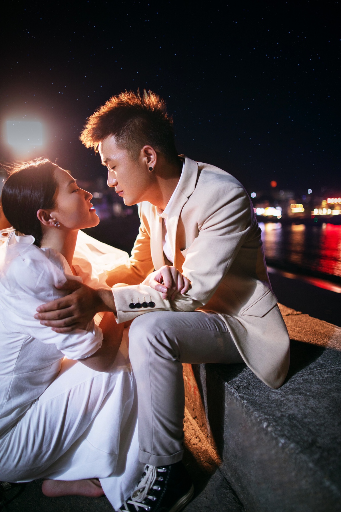夜景婚纱照原来也很浪漫