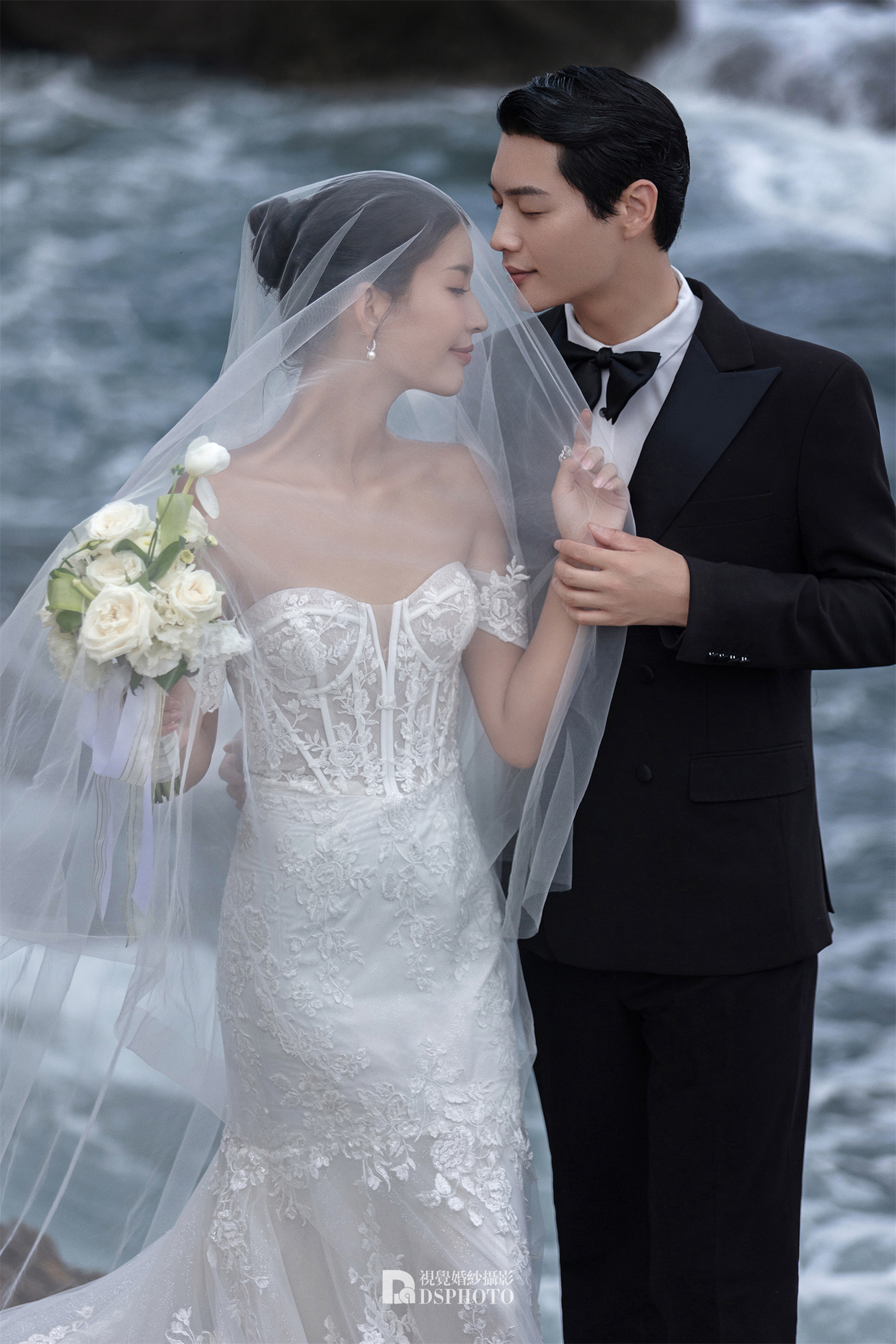 奔赴浪漫！礁石海景婚纱照简直是人间理想