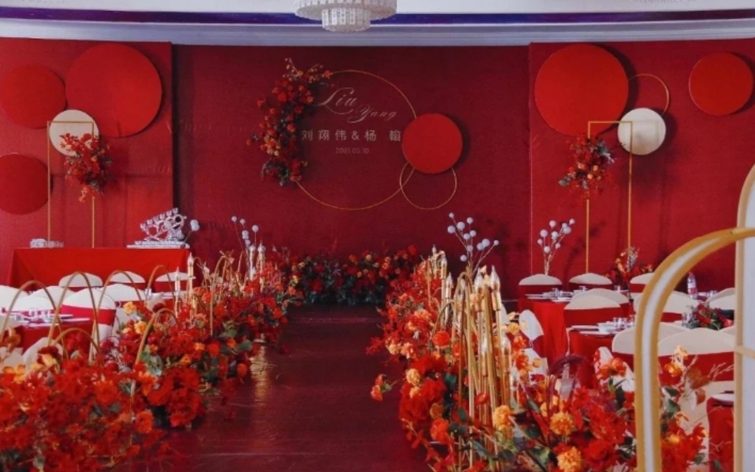 紅色現(xiàn)代簡約小預(yù)算酒店婚禮