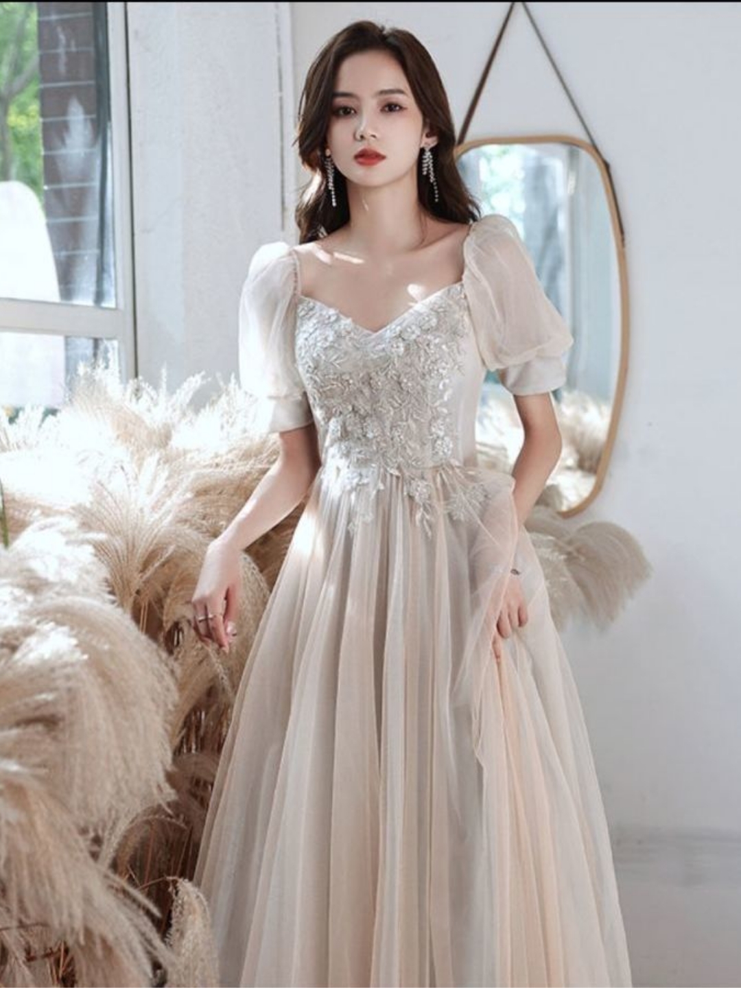 首席化妆师跟妆+饰品+伴娘服